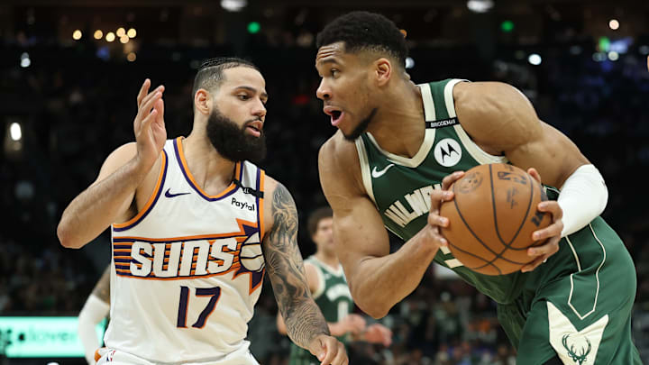 Phoenix Suns v Milwaukee Bucks
