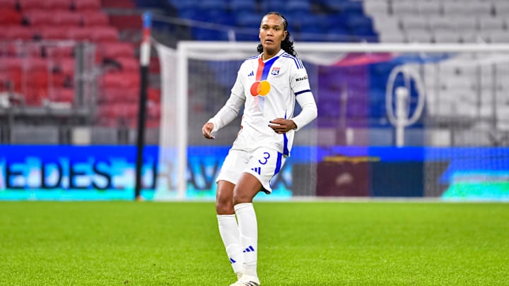 Wendie Renard est capitaine de l'Olympique Lyonnais. Wendie Renard est capitaine de l'Olympique Lyonnais.