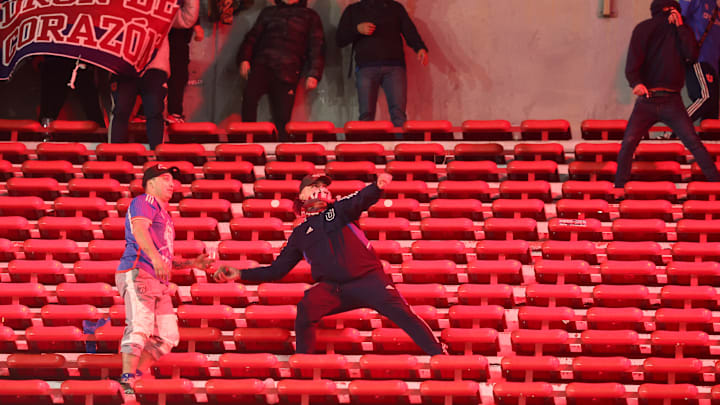 Des violences extrêmes étaient présentes en tribunes de ce Independiente – Universidad de Chile.