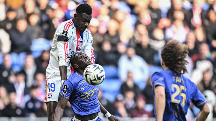 Moussa Niakhaté en colère contre l'arbitre de OL - AS Monaco. Moussa Niakhaté en colère contre l'arbitre de OL - AS Monaco.