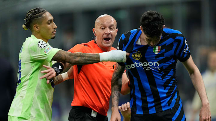 Szymon Marciniak avoue s'être trompé sur deux décisions durant le match retour entre l'Inter et le Barça l'an dernier