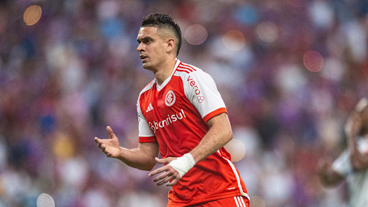 Rafael Santos Borré lidera o ataque do Internacional