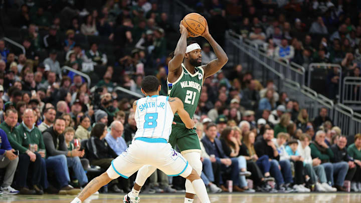 Charlotte Hornets v Milwaukee Bucks