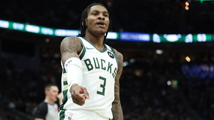 Los Angeles Lakers v Milwaukee Bucks