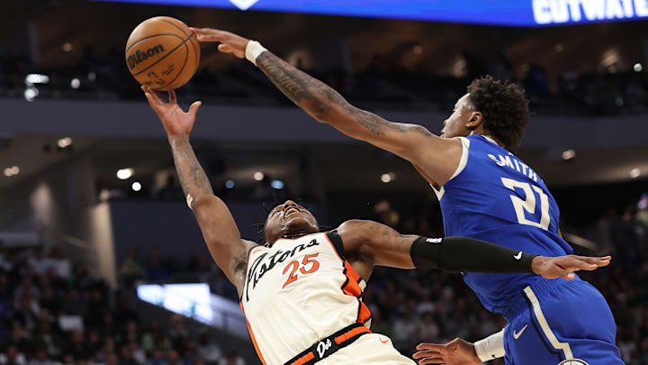 Detroit Pistons v Milwaukee Bucks