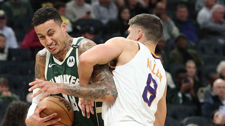Phoenix Suns v Milwaukee Bucks