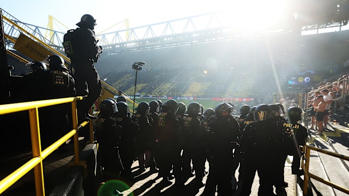 Die Polizei im Einsatz im Kopenhagen-Fanblock
