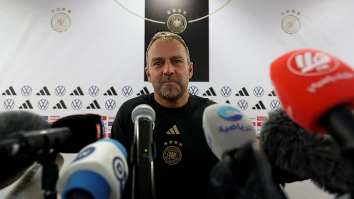 Hansi Flick auf der PK im Oman Hansi Flick auf der PK im Oman