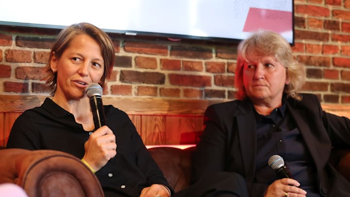 Bianca Rech (links; Managerin FC Bayern) und Birgit Bauer-Schick (Managerin SC Freiburg) können im Januar neue Spielerinnen verpflichten Bianca Rech (links; Managerin FC Bayern) und Birgit Bauer-Schick (Managerin SC Freiburg) können im Januar neue Spielerinnen verpflichten