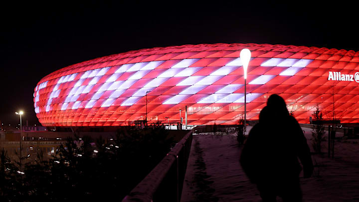 Die Allianz Arena leuchtet mit dem Schriftzug "Danke Franz"