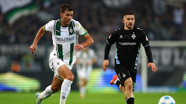 Joe Scally im Laufduell mit Romano Schmid Joe Scally im Laufduell mit Romano Schmid