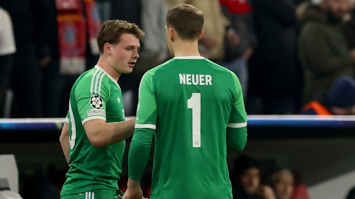 Jonas Urbig wird Manuel Neuer bis zur Länderspielpause vertreten. Jonas Urbig wird Manuel Neuer bis zur Länderspielpause vertreten.