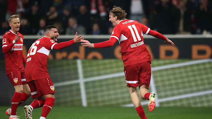 Deniz Undav (m.) jubelt mit Nick Woltemade