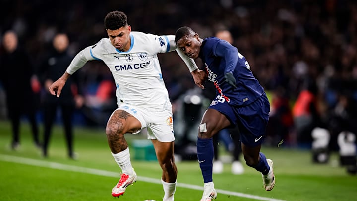 Luis Henrique im Zweikampf mit Nuno Mendes