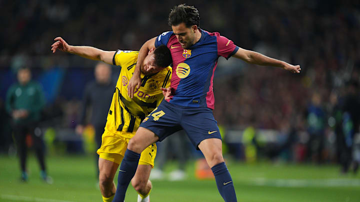 Eric Garcia (r.) im Zweikampf mit BVB-Joker Salih Özcan