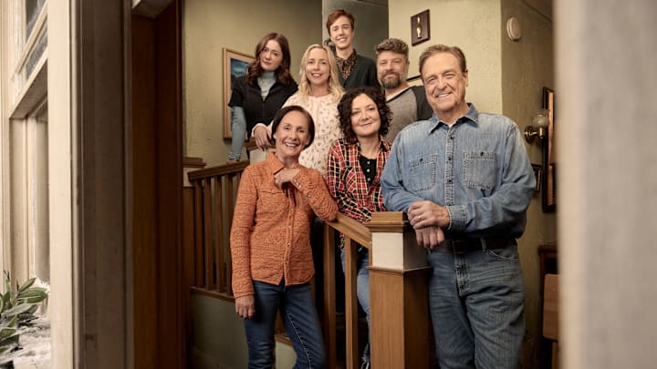 THE CONNERS - ABCÕs ÒThe ConnersÓ stars Emma Kenney as Harris Conner, Laurie Metcalf as Jackie Harris, Lecy Goranson as Becky Conner, Ames McNamara as Mark Conner, Sara Gilbert as Darlene Conner, Jay R. Ferguson as Ben, and John Goodman as Dan Conner. (Disney/Justin Stephens)