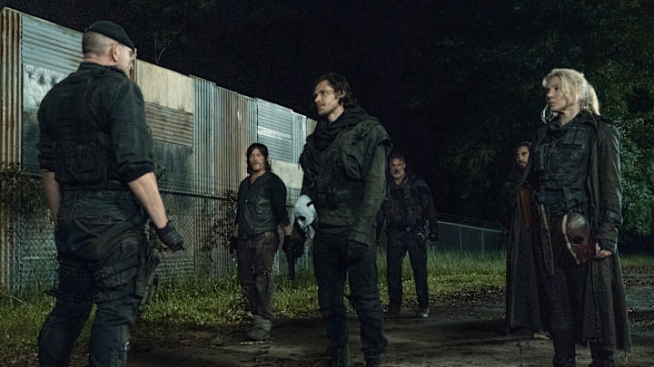 Pope giving commands to Daryl, Carver, Leah, and other Reapers