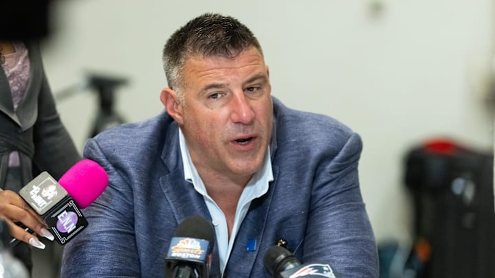 Mar 31, 2026; Phoenix, AZ, USA; New England Patriots head coach Mike Vrabel speaks to reporters in the media during the 2026 NFL Annual League Meeting at the Arizona Biltmore. Mandatory Credit: Mark J. Rebilas-Imagn Images Mar 31, 2026; Phoenix, AZ, USA; New England Patriots head coach Mike Vrabel speaks to reporters in the media during the 2026 NFL Annual League Meeting at the Arizona Biltmore. Mandatory Credit: Mark J. Rebilas-Imagn Images