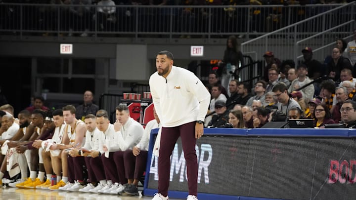 Loyola Ramblers head coach Drew Valentine