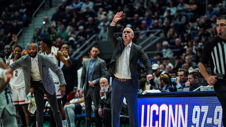  UConn Huskies head coach Dan Hurley