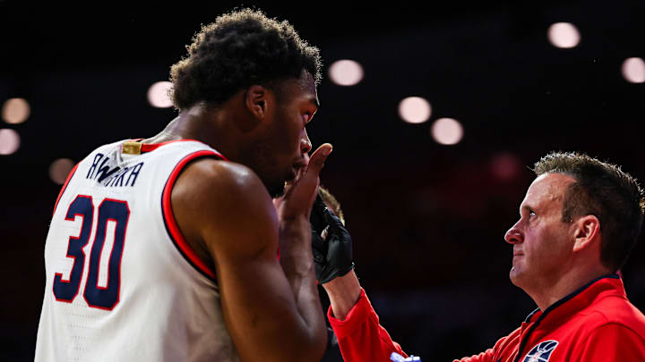 Jan 14, 2025; Tucson, Arizona, USA; Arizona Wildcats athletic trainer Justin Kokoski helps Arizona Wildcats forward Tobe Awaka (30) put his contact back into his eye during the second half of the game at McKale Center. Mandatory Credit: Aryanna Frank-Imagn Images