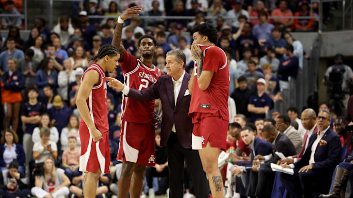 Jan 10, 2026; Auburn, Alabama, USA; Arkansas Razorbacks head coach John Calipari talks to his players during a pause in the action against the Auburn Tigers during the first half at Neville Arena. Mandatory Credit: John Reed-Imagn Images Jan 10, 2026; Auburn, Alabama, USA; Arkansas Razorbacks head coach John Calipari talks to his players during a pause in the action against the Auburn Tigers during the first half at Neville Arena. Mandatory Credit: John Reed-Imagn Images
