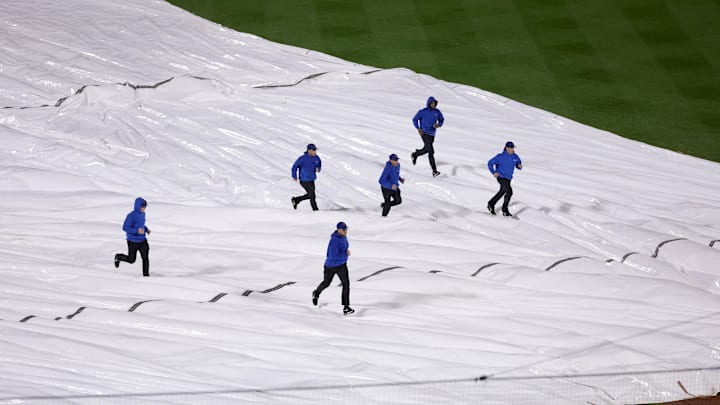 Mets ground crew during rain delay.