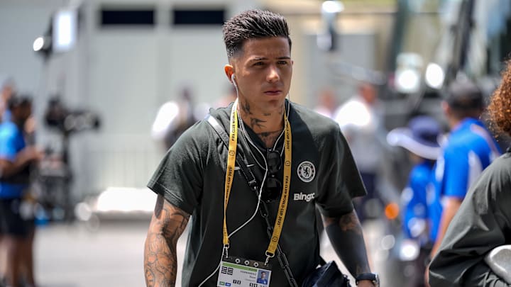 Jun 28, 2025; Charlotte, North Carolina, USA; Chelsea FC midfielder Enzo Fernandez (8) before a round of 16 match of the 2025 FIFA Club World Cup at Bank of America Stadium. Mandatory Credit: Jim Dedmon-Imagn Images Jun 28, 2025; Charlotte, North Carolina, USA; Chelsea FC midfielder Enzo Fernandez (8) before a round of 16 match of the 2025 FIFA Club World Cup at Bank of America Stadium. Mandatory Credit: Jim Dedmon-Imagn Images