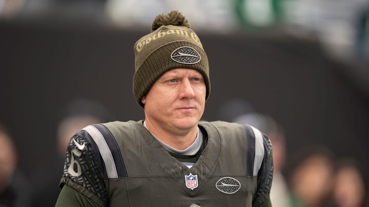 New York Jets place kicker Nick Folk (6) warms up during a week 14 football game between the New York Jets and Miami Dolphins at MetLife Stadium on Sunday, Dec. 7, 2025.