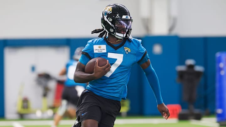 Jacksonville Jaguars wide receiver Brian Thomas Jr. (7) runs the ball during the 10th organized team activity at Miller Electric Center Wednesday, June 4, 2025 in Jacksonville, Fla. [Corey Perrine/Florida Times-Union]