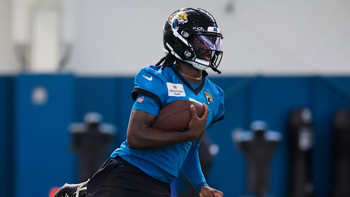 Jacksonville Jaguars wide receiver Brian Thomas Jr. (7) runs the ball during the 10th organized team activity at Miller Electric Center Wednesday, June 4, 2025 in Jacksonville, Fla. [Corey Perrine/Florida Times-Union]
