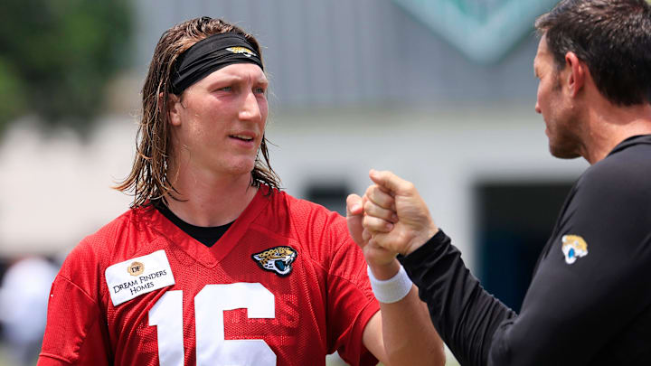 Jacksonville Jaguars quarterback Trevor Lawrence (16) fist bumps executive vice president of football operations Tony Boselli during the first organized team activity at Miller Electric Center Monday, May 19, 2025 in Jacksonville, Fla. Jacksonville Jaguars quarterback Trevor Lawrence (16) fist bumps executive vice president of football operations Tony Boselli during the first organized team activity at Miller Electric Center Monday, May 19, 2025 in Jacksonville, Fla.