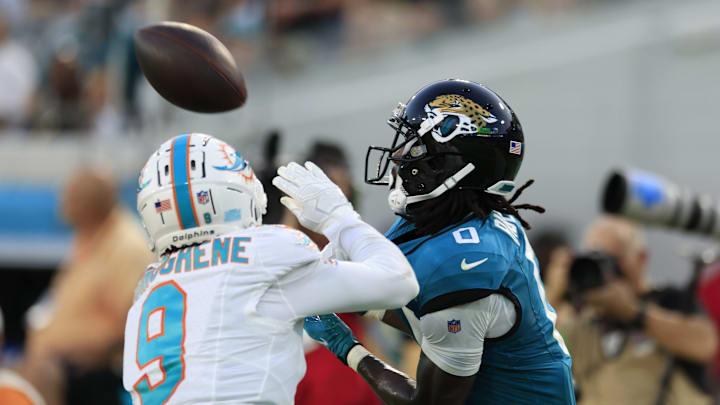 Jacksonville Jaguars wide receiver Calvin Ridley (0) hauls in a reception against Miami Dolphins