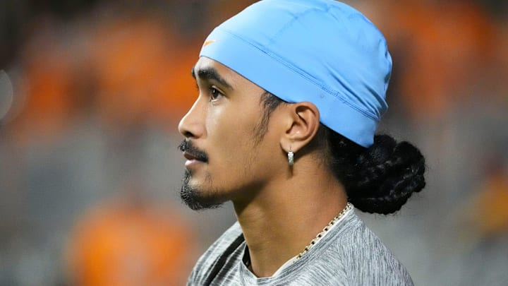Tennessee quarterback Nico Iamaleava (8) warming up at the NCAA college football game against Mississippi State on Saturday, Nov. 9, 2024, in Knoxville, Tenn.