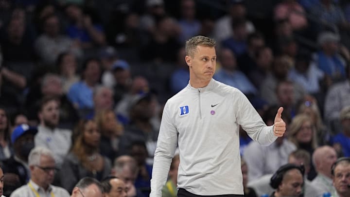 Mar 13, 2025; Charlotte, NC, USA; Duke Blue Devils head coach Jon Scheyer gives a thumbs up to his offense against the Georgia Tech Yellow Jackets during the second half at Spectrum Center. Mandatory Credit: Jim Dedmon-Imagn Images Mar 13, 2025; Charlotte, NC, USA; Duke Blue Devils head coach Jon Scheyer gives a thumbs up to his offense against the Georgia Tech Yellow Jackets during the second half at Spectrum Center. Mandatory Credit: Jim Dedmon-Imagn Images