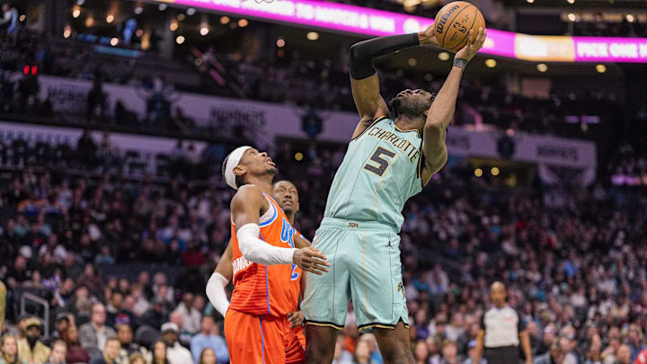 Dec 28, 2024; Charlotte, North Carolina, USA; Charlotte Hornets center Mark Williams (5) takes a shot against Oklahoma City Thunder guard Shai Gilgeous-Alexander (2) during the first quarter at Spectrum Center. Mandatory Credit: Jim Dedmon-Imagn Images Dec 28, 2024; Charlotte, North Carolina, USA; Charlotte Hornets center Mark Williams (5) takes a shot against Oklahoma City Thunder guard Shai Gilgeous-Alexander (2) during the first quarter at Spectrum Center. Mandatory Credit: Jim Dedmon-Imagn Images