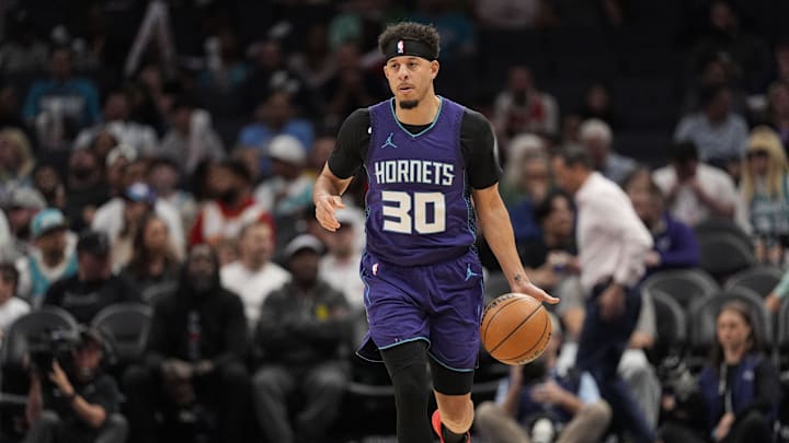 Mar 18, 2025; Charlotte, North Carolina, USA;  Charlotte Hornets guard Seth Curry (30) brings the ball up court against the Atlanta Hawks during second half at Spectrum Center. Mandatory Credit: Jim Dedmon-Imagn Images