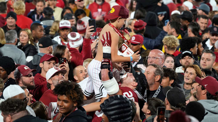 Oklahoma linebacker Danny Stutsman celebrates with Sooner Nation. Oklahoma linebacker Danny Stutsman celebrates with Sooner Nation.