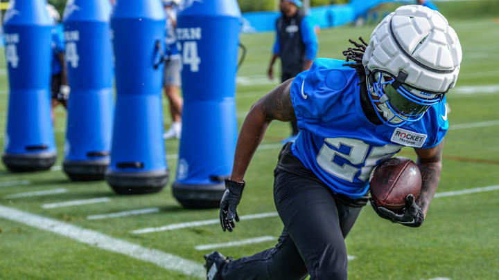 RB Jahymr Gibbs recovers after catching a ball near the sideline for a drill during day two of the Detroit Lions training camp at the Detroit Lions Headquarters in Dearborn, Mich. on Thursday, July 25, 2024.