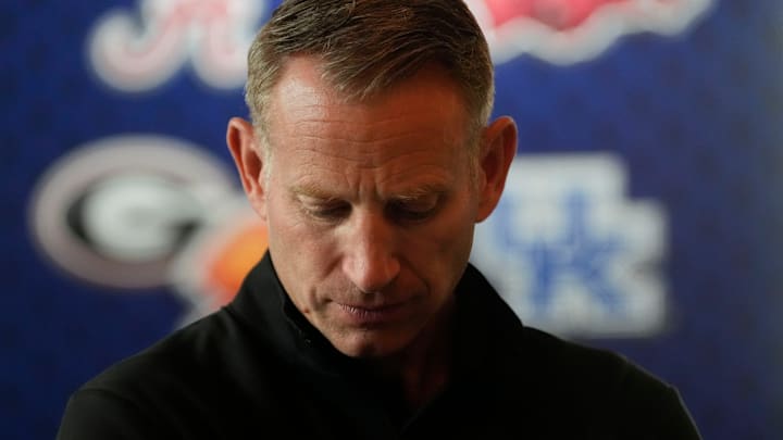Oct 14, 2025; Birmingham, Alabama, USA; Alabama head coach Nate Oats prepares to go onstage for his session at SEC Media Day in the Grand Bohemian Hotel. Oct 14, 2025; Birmingham, Alabama, USA; Alabama head coach Nate Oats prepares to go onstage for his session at SEC Media Day in the Grand Bohemian Hotel.