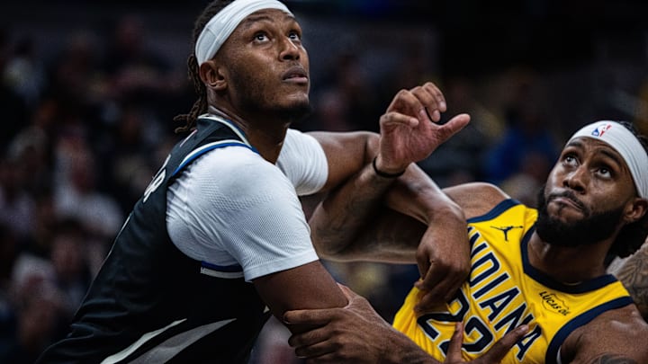Milwaukee Bucks center/forward Myles Turner fought for position against former Indiana Pacers forward Isaiah Jackson in his first trip to Gainbridge Fieldhouse as a visitor on Nov. 3. Mandatory Credit: Trevor Ruszkowski-Imagn Images