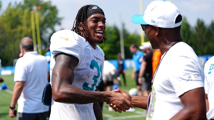 Miami Dolphins RB Ollie Gordon II shakes hands at the end of the joint practice with the Miami Dolphins at the Lions headquarters and training facility in Allen Park, Thursday, Aug. 14 2025