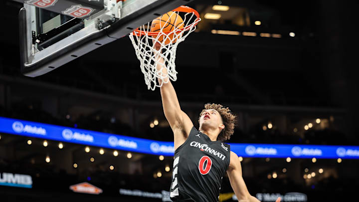 Cincinnati Bearcats transfer Dan Skillings Jr. (0) committed to the Baylor Bears.