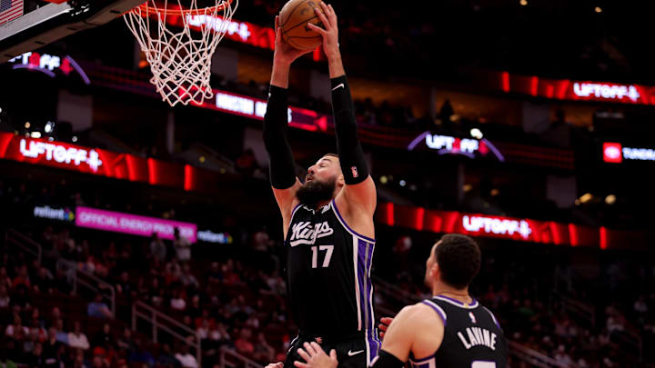Mar 1, 2025; Houston, Texas, USA; Sacramento Kings center Jonas Valanciunas (17) rebounds against the Houston Rockets during the first quarter at Toyota Center. Mandatory Credit: Erik Williams-Imagn Images Mar 1, 2025; Houston, Texas, USA; Sacramento Kings center Jonas Valanciunas (17) rebounds against the Houston Rockets during the first quarter at Toyota Center. Mandatory Credit: Erik Williams-Imagn Images