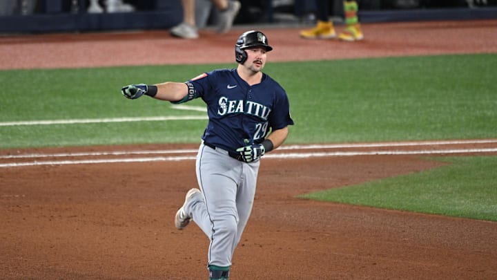 Oct 20, 2025; Toronto, Ontario, CAN; Seattle Mariners catcher Cal Raleigh (29) runs after hitting a solo home run against the Toronto Blue Jays in the fifth inning during game seven of the ALCS round for the 2025 MLB playoffs at Rogers Centre. Mandatory Credit: Dan Hamilton-Imagn Images Oct 20, 2025; Toronto, Ontario, CAN; Seattle Mariners catcher Cal Raleigh (29) runs after hitting a solo home run against the Toronto Blue Jays in the fifth inning during game seven of the ALCS round for the 2025 MLB playoffs at Rogers Centre. Mandatory Credit: Dan Hamilton-Imagn Images