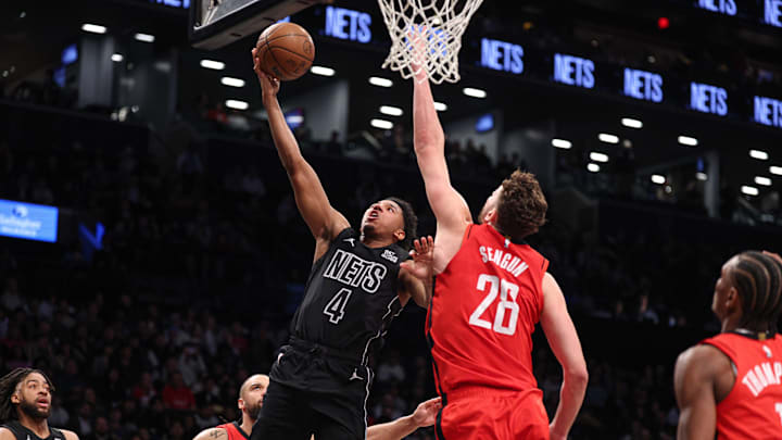 Feb 4, 2025; Brooklyn, New York, USA; Brooklyn Nets guard Reece Beekman (4) goes to the basket as Houston Rockets center Alperen Sengun (28) defends during the second half at Barclays Center. Mandatory Credit: Vincent Carchietta-Imagn Images Feb 4, 2025; Brooklyn, New York, USA; Brooklyn Nets guard Reece Beekman (4) goes to the basket as Houston Rockets center Alperen Sengun (28) defends during the second half at Barclays Center. Mandatory Credit: Vincent Carchietta-Imagn Images