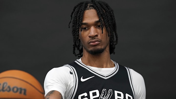 Sep 30, 2024; San Antonio, TX, USA; San Antonio Spurs Stephon Castle (5) photos for photos during Media day at Victory Capital Performance Center in San Antonio. Sep 30, 2024; San Antonio, TX, USA; San Antonio Spurs Stephon Castle (5) photos for photos during Media day at Victory Capital Performance Center in San Antonio.