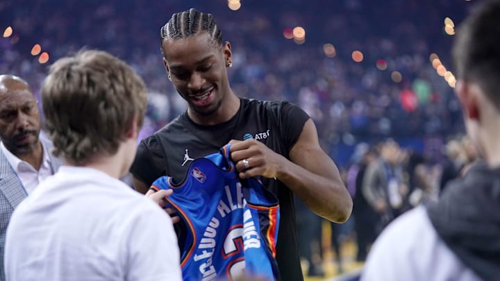 Feb 15, 2025; Oakland, CA, USA; Chuck’s Global Stars guard Shai Gilgeous-Alexander (2) of the Oklahoma City Thunder signs autographs during the NBA All Star-Practice at Oracle Arena. Mandatory Credit: Cary Edmondson-Imagn Images