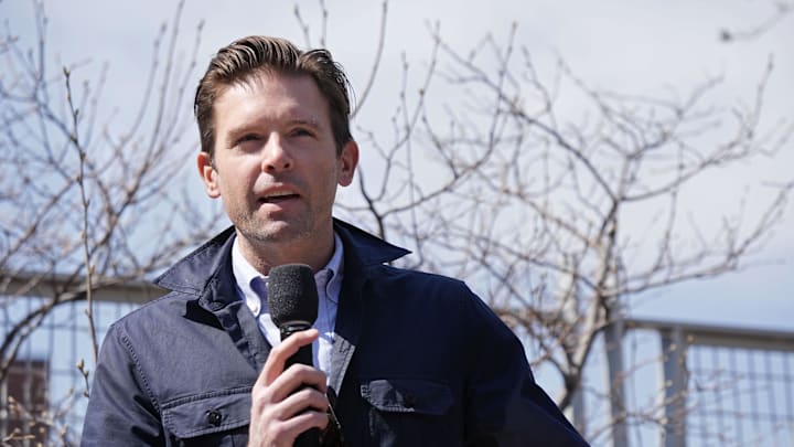 Apr 13, 2025; Minneapolis, Minnesota, USA; Minnesota Twins executive chair Joe Pohlad addresses the crowd as the team unveils a statue of Joe Mauer before the game with the Detroit Tigers at Target Field. Mandatory Credit: Bruce Kluckhohn-Imagn Images Apr 13, 2025; Minneapolis, Minnesota, USA; Minnesota Twins executive chair Joe Pohlad addresses the crowd as the team unveils a statue of Joe Mauer before the game with the Detroit Tigers at Target Field. Mandatory Credit: Bruce Kluckhohn-Imagn Images