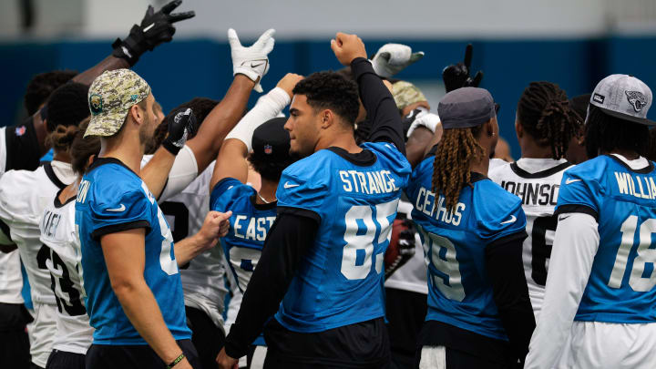 Jacksonville Jaguars tight end Brenton Strange (85) huddles during the second day of a mandatory minicamp Tuesday, June 11, 2024 at EverBank StadiumÕs Miller Electric Center in Jacksonville, Fla. [Corey Perrine/Florida Times-Union]